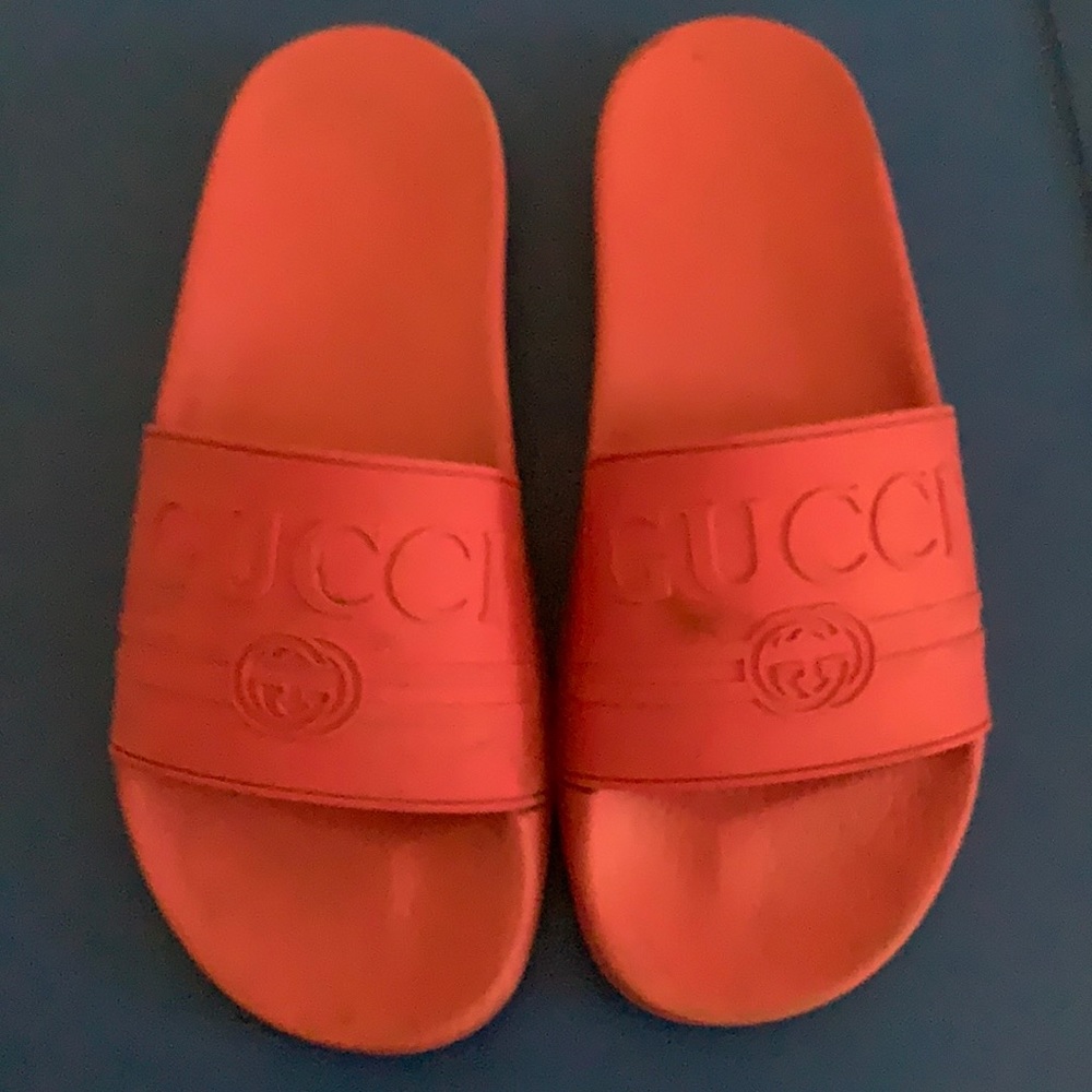 Preloved pink Gucci slides